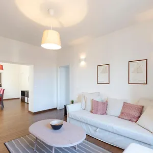  Appartamento Joivy Spacious Family For 4, In Carignano,